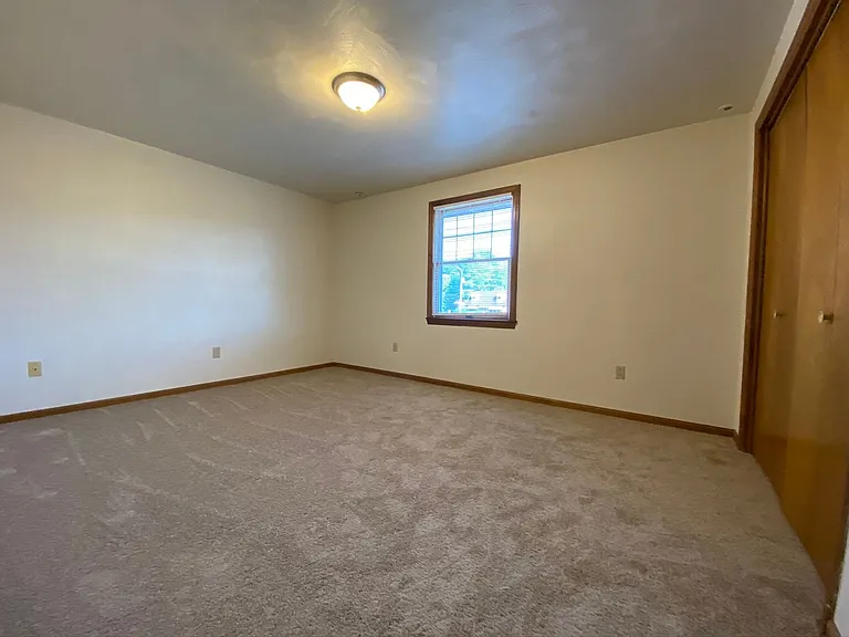 111 Edgewater Vlg #6 — Photo 5