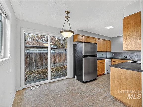 3rd image of 3110 W Stewart Ave