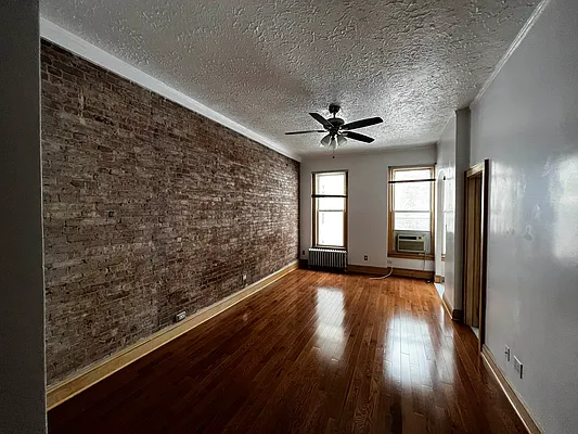 Rented by Salon Realty Corp | media 1