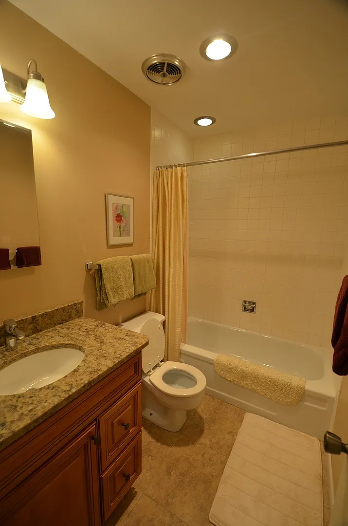 Long Winter Lease! Fully Furnished, on bus route! Remodeled Kitchen and Baths! — Photo 3