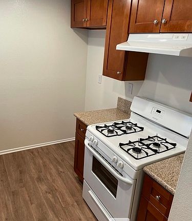 4th image of 1520 E Coulston St #38