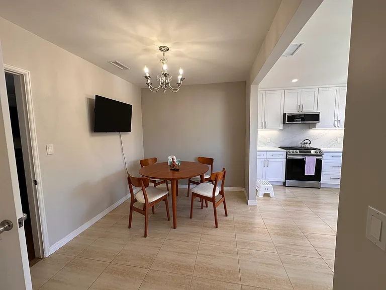 Tiara St — Photo 21