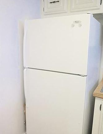 4th image of 1000 Parkview Dr APT 205