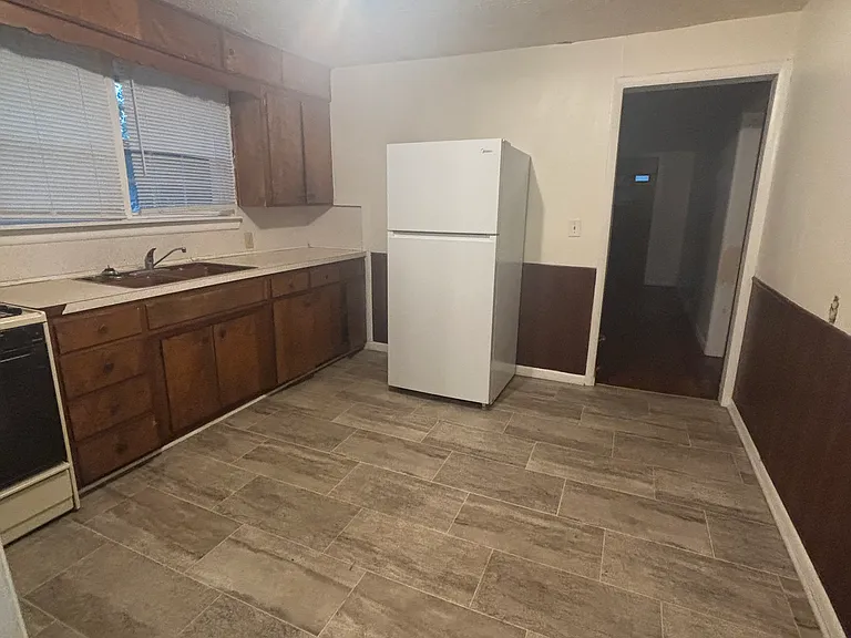 2156 W High St — Photo 3