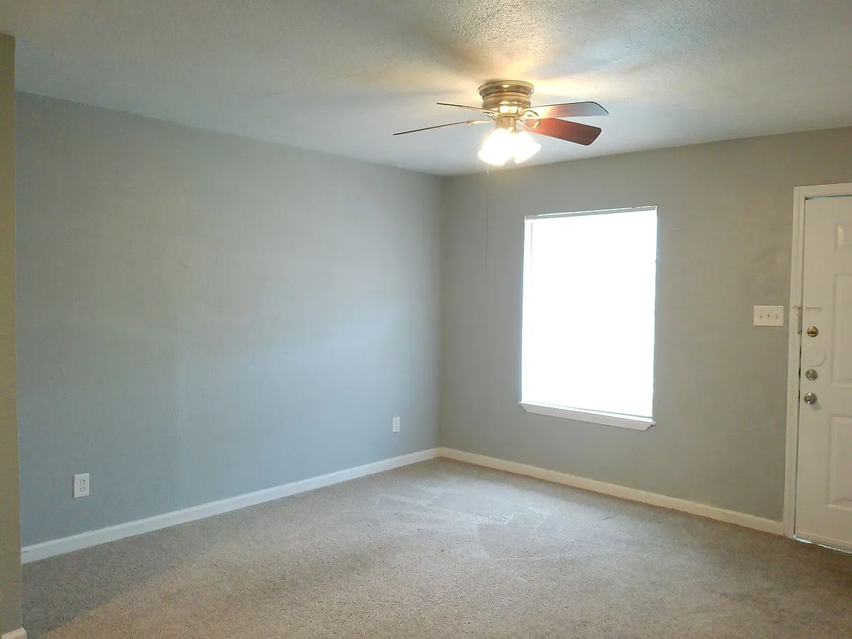 Building Photo - 2026 Waldron Rd #210