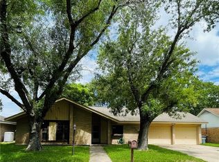 1504 Plantation Rd, Victoria, TX 77904
