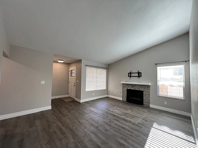 2526 Wolverton Ave — Photo 33