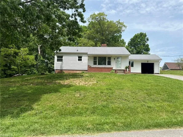 132 Belair Dr, Mount Airy, NC 27030