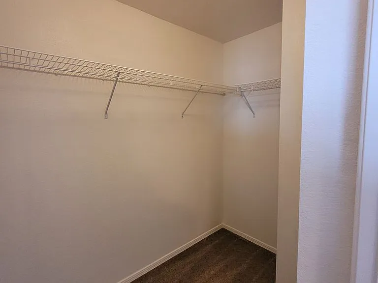 450 Ithaca Ct — Photo 3