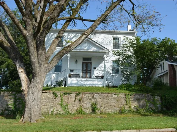 908 Highland Ave, Lexington, MO 64067