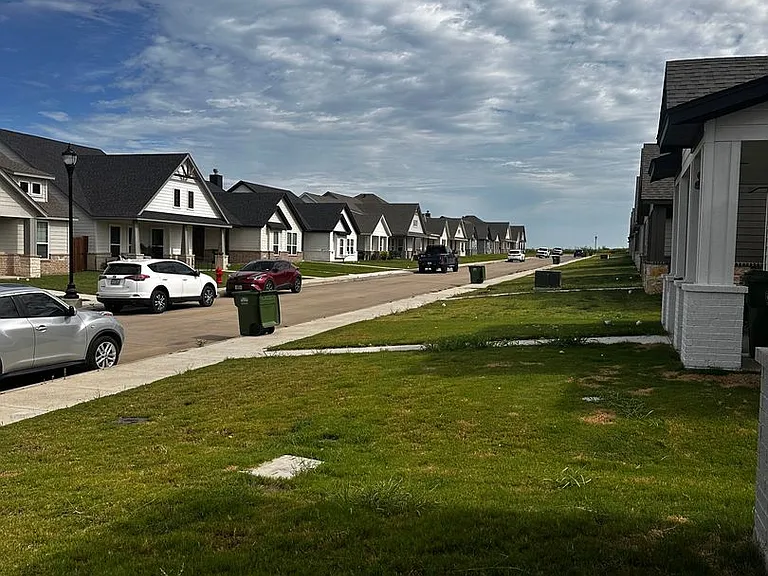 660 The Cottages — Photo 21