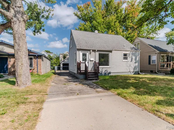 845 E 14  Mile Rd, Birmingham, MI 48009