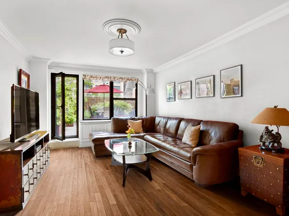 301 East 62nd Street image 3 of 12