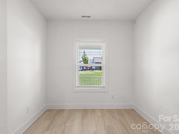 3rd image of 3040 Woodlands Creek Dr