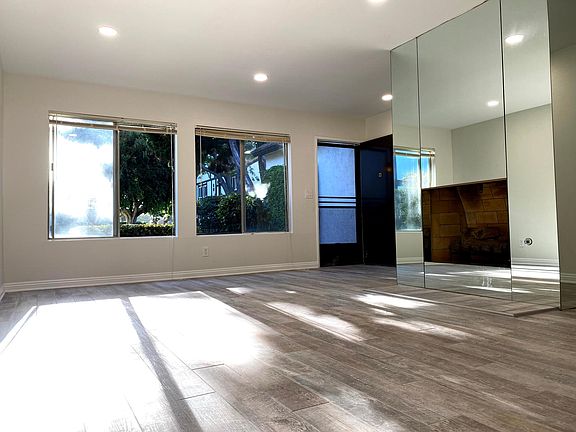 The entire unit has luxury porcelain tiles that are easy to clean & low maintenance.
