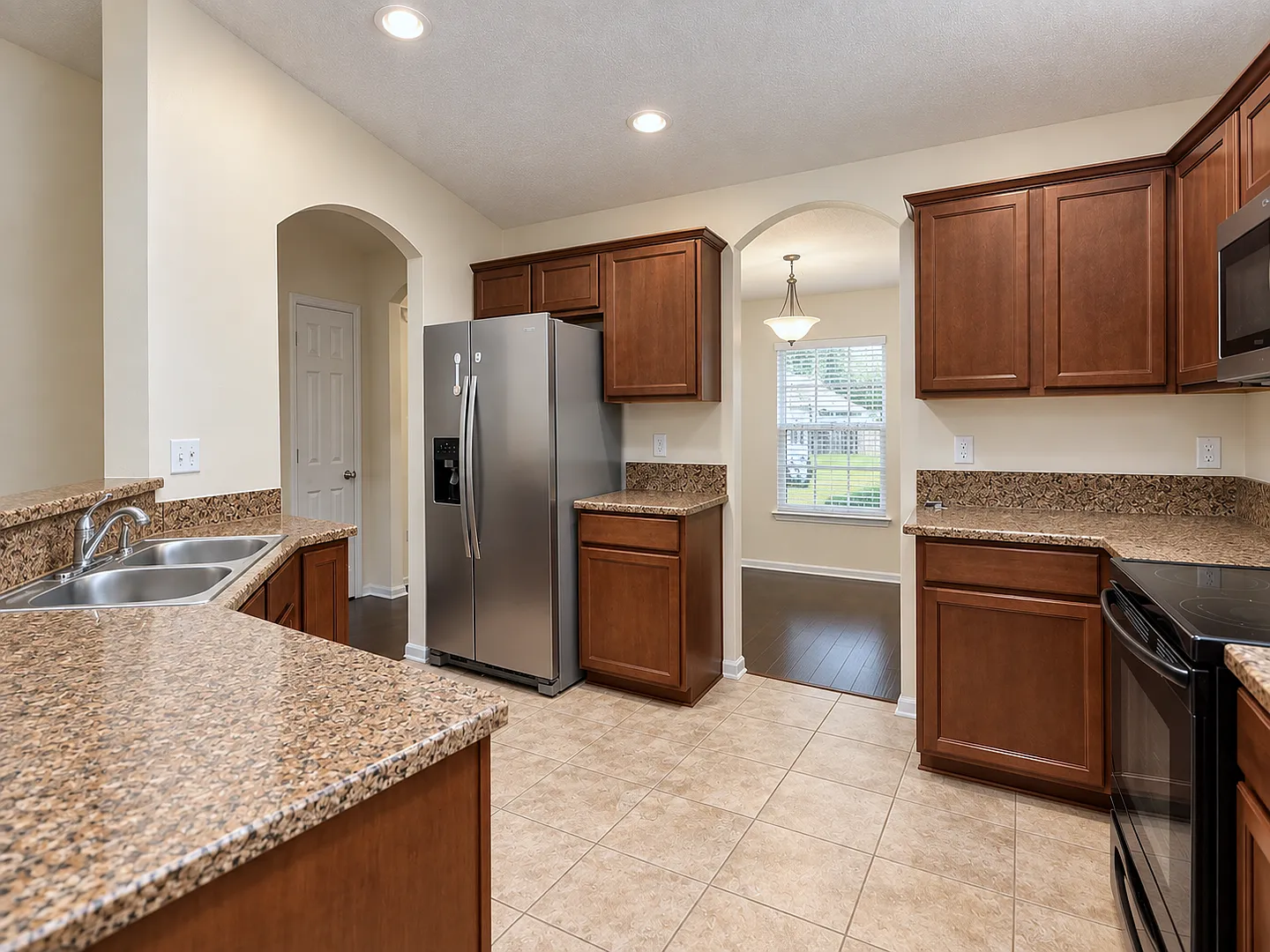 Convenient to Kings Bay and Jacksonville — Photo 2