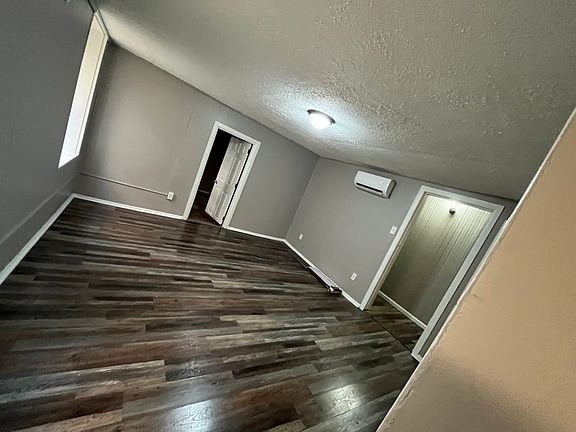 5th image of 810 Montague Rd #3