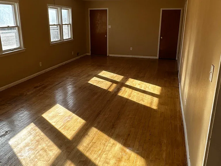 1252 Pine St — Photo 2