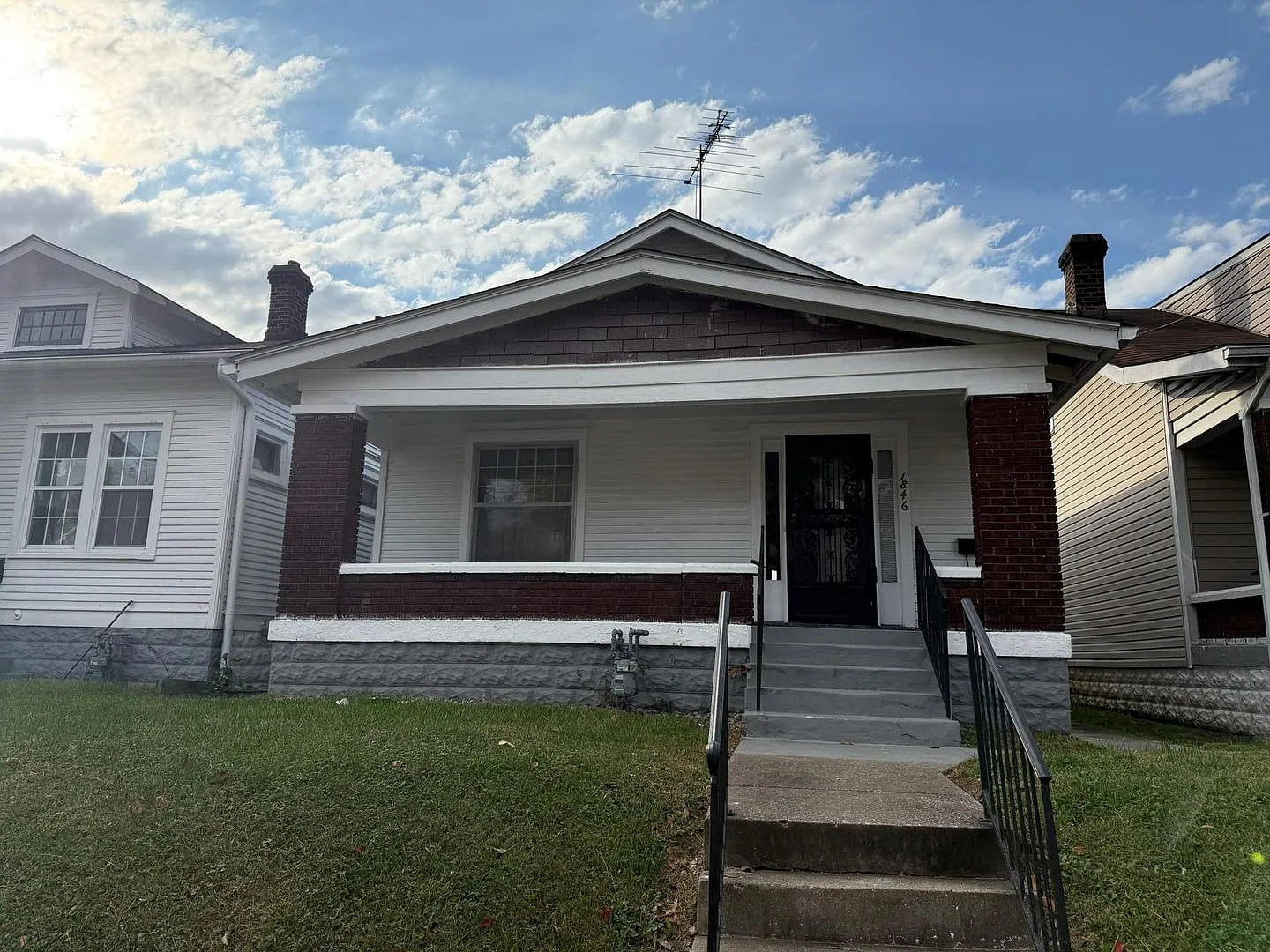 Spacious 2 Bedroom home! — Photo 1