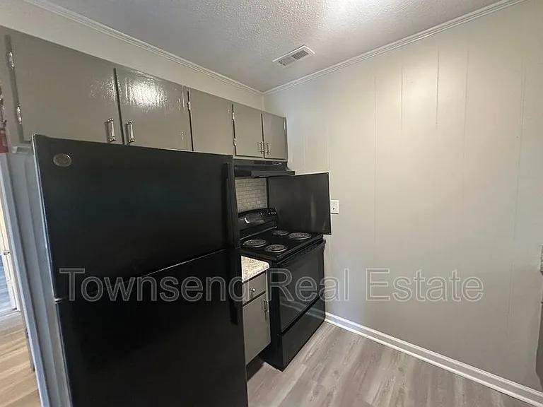 5853A Century Oaks Dr — Photo 3