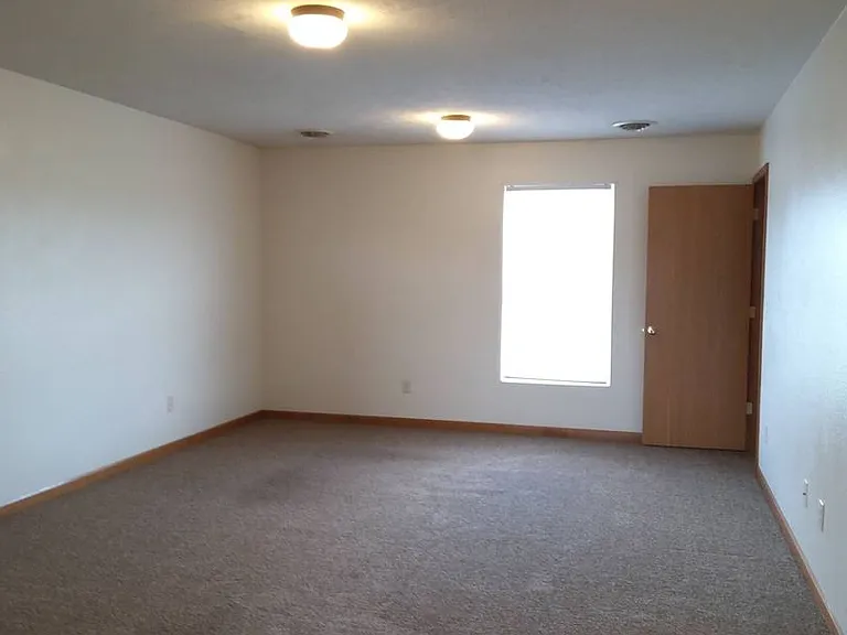 279 Woodridge Ct — Photo 1