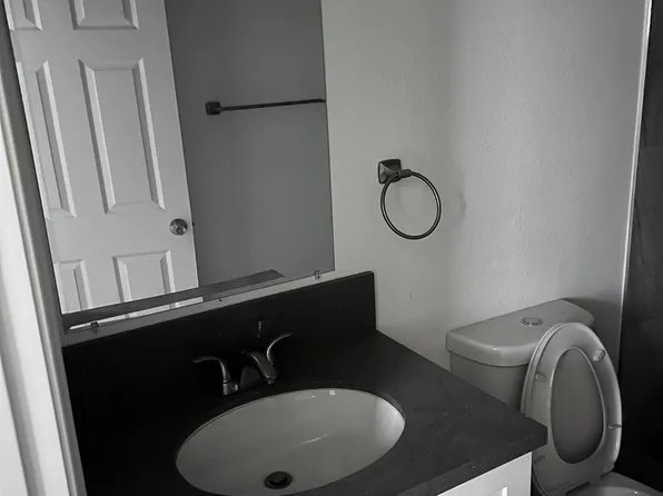 1211 E 71st St, Los Angeles, CA