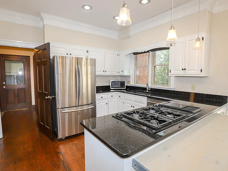 809 Houndslake Dr — Photo 16