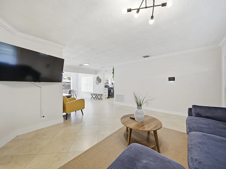 3508 SW 15th Ct — Photo 7