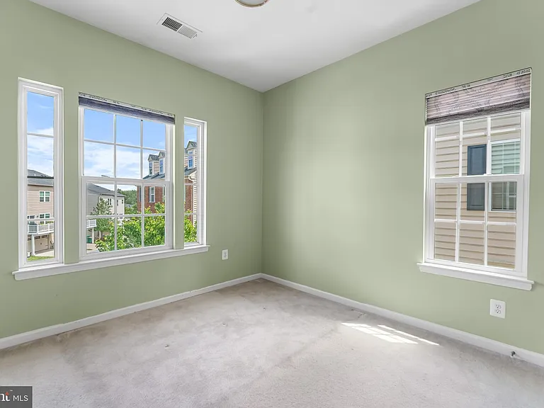 3218 Vogel Rd — Photo 26