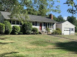 90 Rolling Acres Rd, Lunenburg, MA 01462