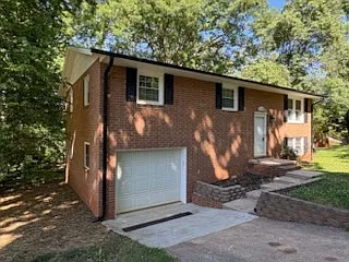 1235 Riverview Dr — Photo 3