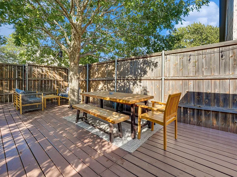 4219 Bendwood Ln — Photo 40