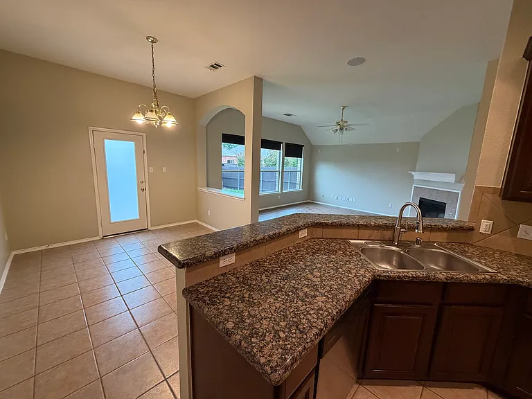 1630 Lagonda Ln — Photo 13