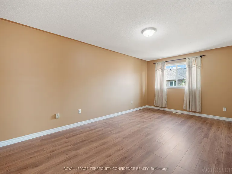 131 Laurelhurst Cres — Photo 15