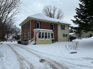 67 Highland Ave, Derby Line, VT 05830