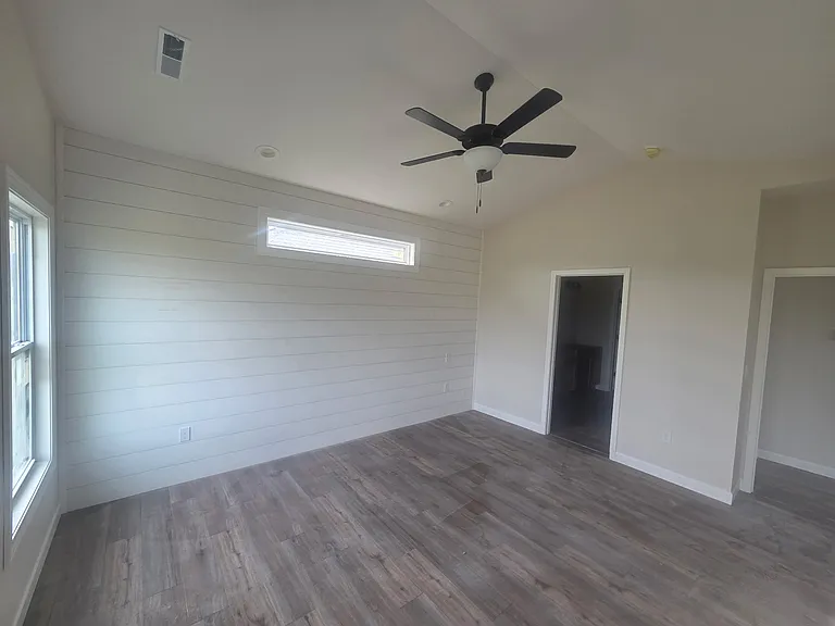 301 Andorah Dr — Photo 10