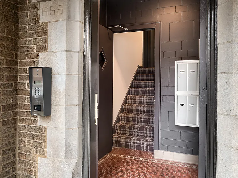 649-57 W. Oakdale Ave./2919-21 N. Clark St. — Photo 8