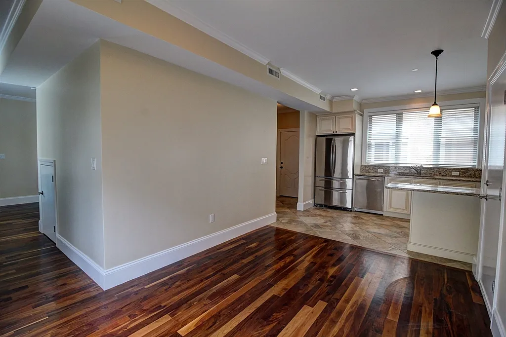 4 bed, 3.5 bath, 2489 sqft, $5,400 — Photo 4