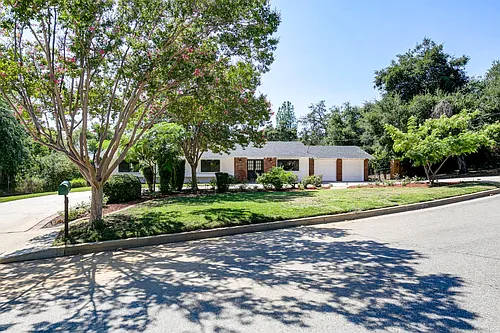 1710 Country Club Dr Photo 1