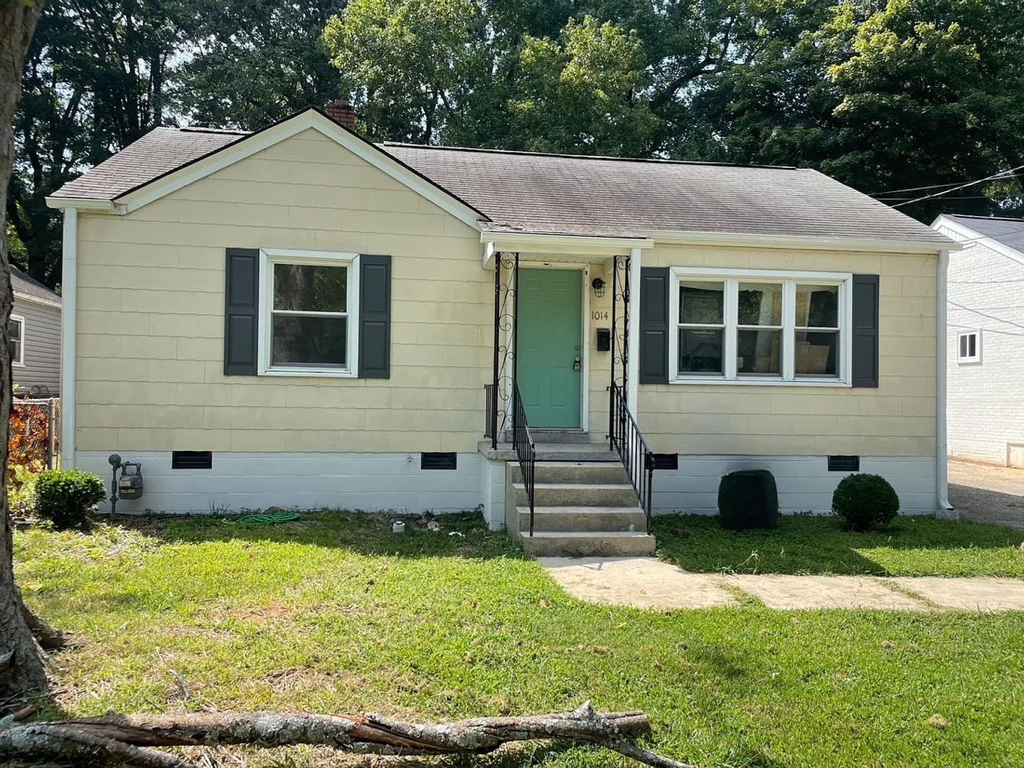 Renovated 3 Bedroom Near UNCG & Downtown Greensboro - Stackable Washer & Dryer Included! — Photo 2