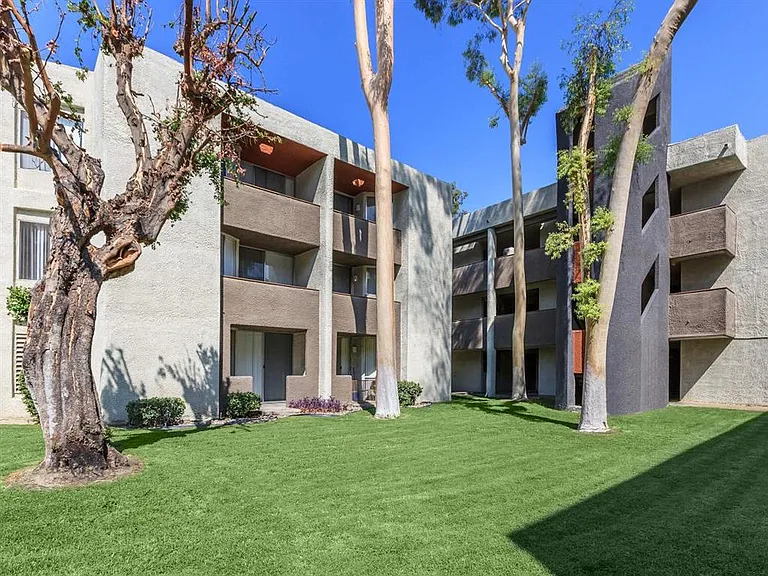Mojave Blue Apartments — Photo 43