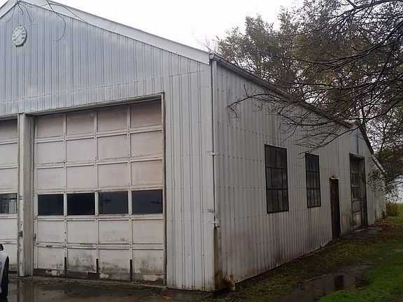 3rd image of 31 Ross Ave