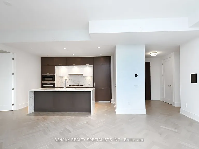 455 Wellington St W #704 — Photo 10