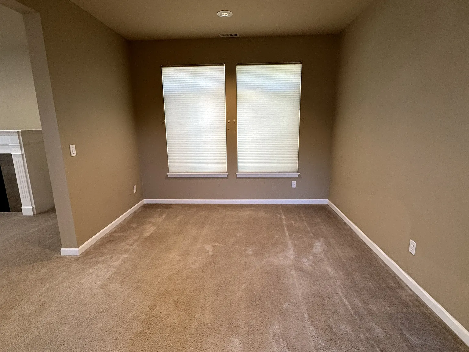 3 bed, 2.5 bath, 2357 sqft, $3,295 — Photo 3