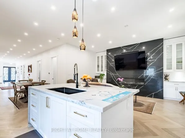 215 Bayview Ave, Georgina, ON L4P 2T3