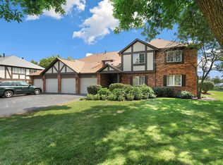 6223 Lake Park Ln #A, Willowbrook, IL 60527