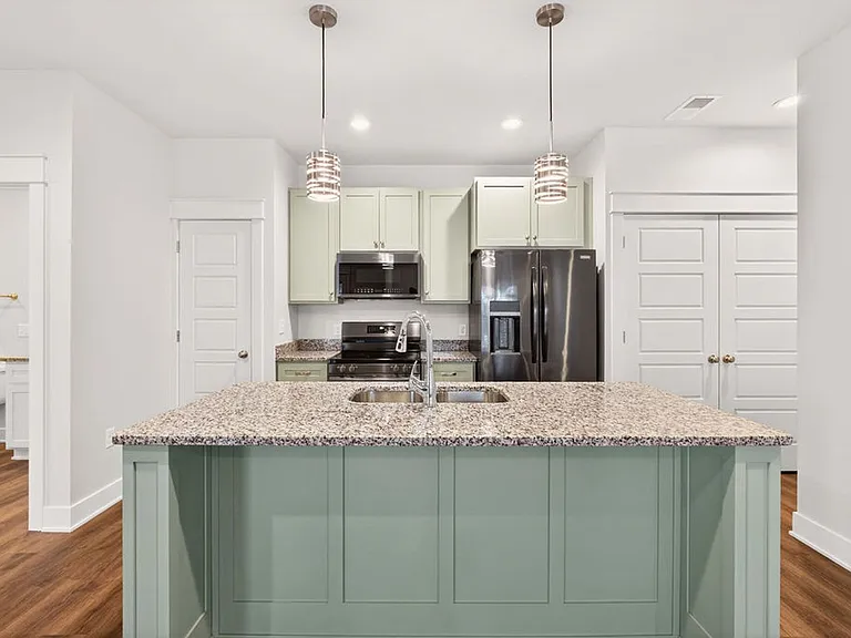 2805 Raintree Dr — Photo 5