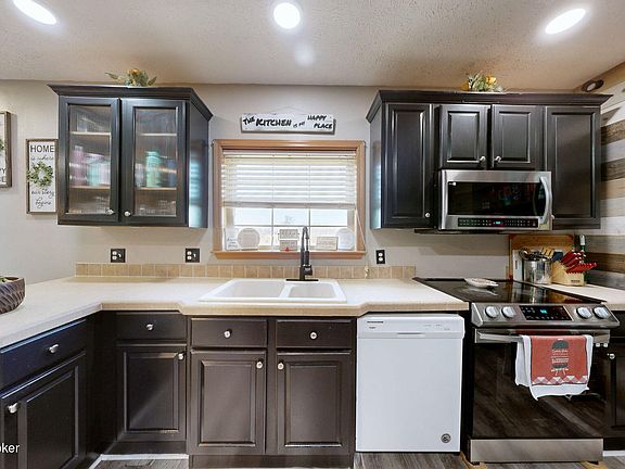 5th image of 556 Boone Rd