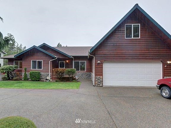 2nd image of 671 E Country Club Dr E