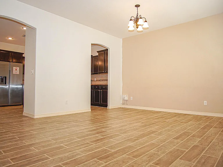 14613 Sunny Land Ave — Photo 3